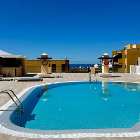 Sunset Apart, Large Terrace, Pool, Location! アパート プエルト・デ・サンティアゴ